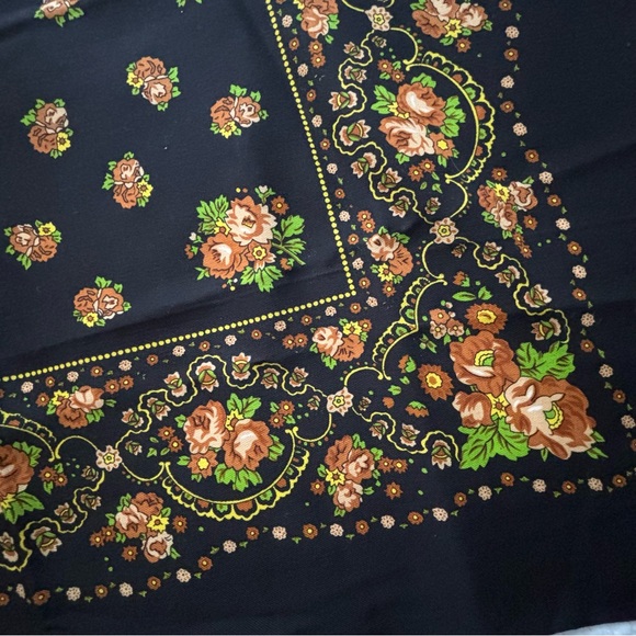 2 Laine Vintage 100% Wool Scarves Swiss and Japanese made - Picture 2 of 12